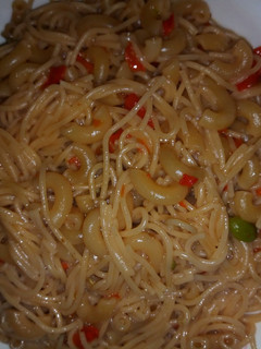 A picture of Joloup din taliya da macroni.