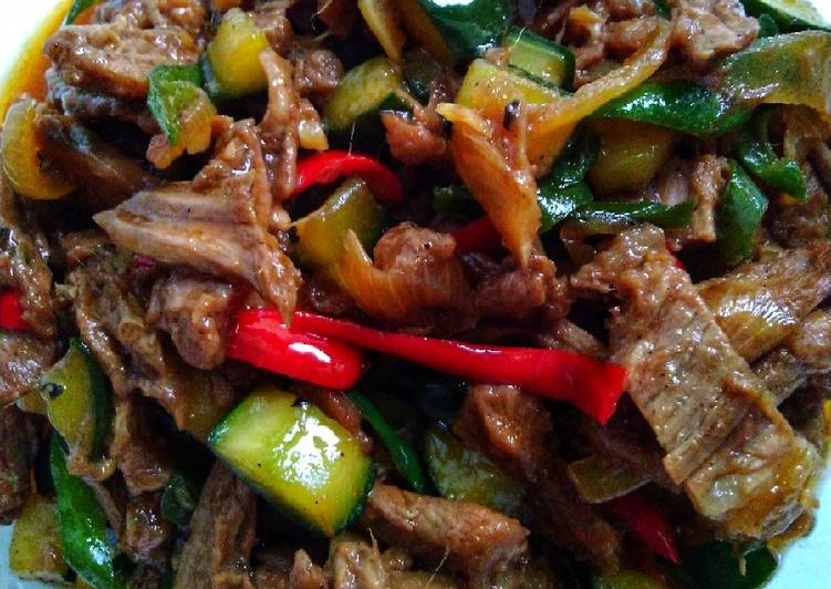 Sapi + Timun Jepang Saus Lada Hitam