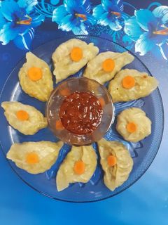 व्हेज नूडल्स मोमोज (vegnoodles momos recipe in marathi) रेसिपी चे मुख्य फोटो