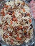 Salteado de verduras y pollo con fideos