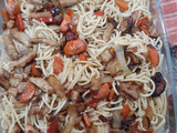 Salteado de verduras y pollo con fideos