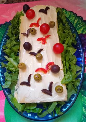 Una foto de Pionono de Atún, lechuga, cherry, aceitunas y huevo.🤗💖💕🙂😊💖🤗💕🙂😉😊🤗
