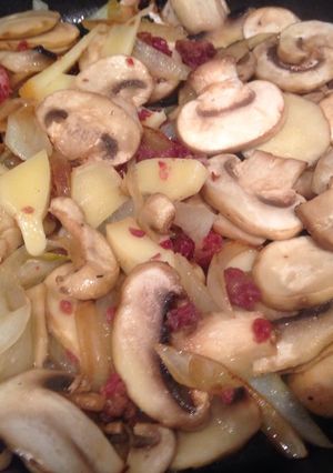 Foto principal de Champis encebollados con jamón