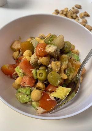 Una foto de Ensalada de garbanzos 100% improvisada