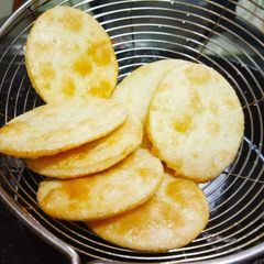 A picture of Pyaz kachori.