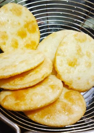 A picture of Pyaz kachori.