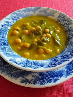 Una foto de Potaje de garbanzos con judías verdes y espinacas