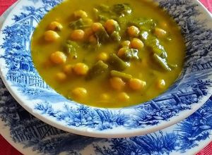 Foto principal de Potaje de garbanzos con judías verdes y espinacas