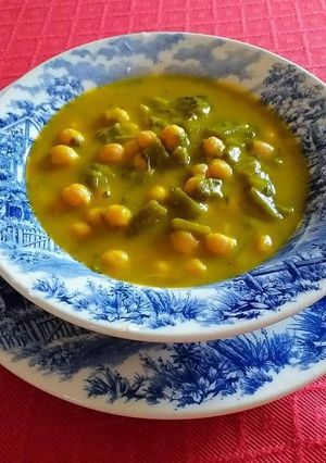 Una foto de Potaje de garbanzos con judías verdes y espinacas