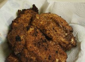 Una foto de Milanesa de pollo empanizada