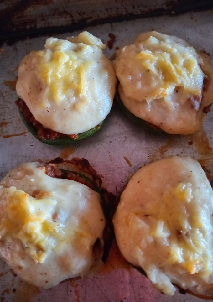 Una foto de ZAPALLITOS RELLENOS CON CARNE Y SALSA BLANCA😁🥰🫠🫠🫠🥰😁