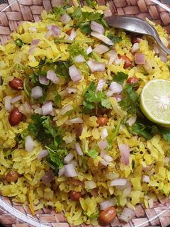 दडपे पोहे (dadpe pohe recipe in marathi) रेसिपी चे मुख्य फोटो
