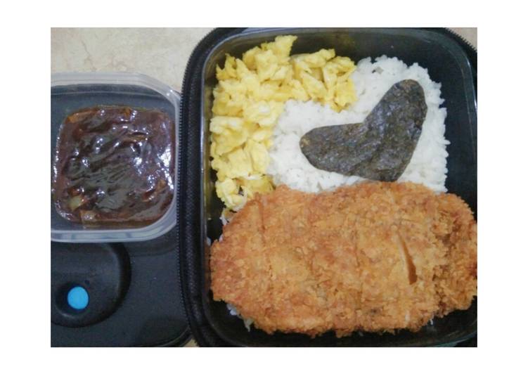 Resep: Chicken katsu scrumble egg with tonkotu sauce Enak