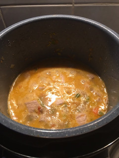 Una foto de Carne en Salsa Olla Gm G a fuego lento