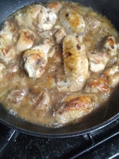 Una foto de Pollo a la cerveza