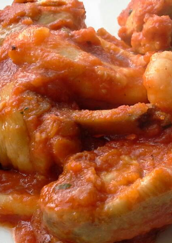 Una foto de Pollo con calamares y gambas
