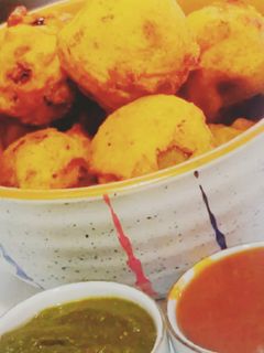 आलू बोंडा (aloo bonda recipe in Hindi) रेसिपी मुख्य फोटो