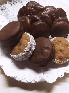 Una foto de Alfajores y Cookies de Chocolate sin TACC con Premezcla MAIZENA®