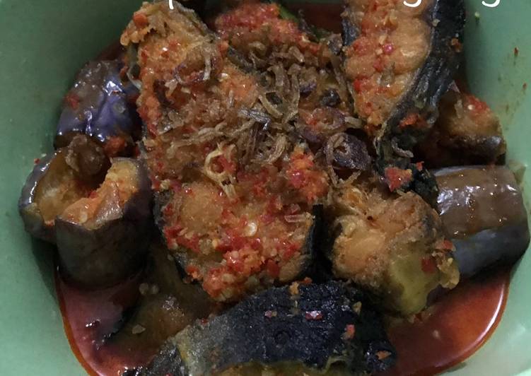 Balado terung unggu ikan patin