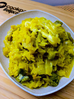 Una foto de 🍲RISOTTO🍚 CON 🍆 BERENJENA 🍆 Y 🥒 ZUCCHINI 🥒