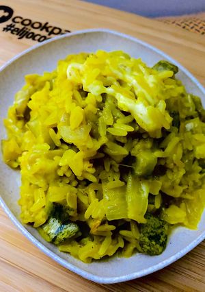 Una foto de 🍲RISOTTO🍚 CON 🍆 BERENJENA 🍆 Y 🥒 ZUCCHINI 🥒