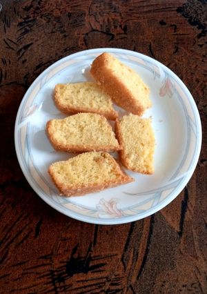 A picture of Vanilla cake with tang flavour 🍊.