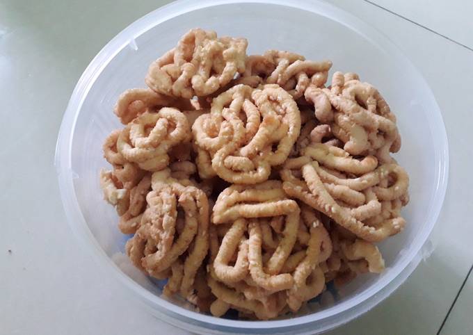 Kue Unthuk Yuyu/ Akar Kelapa Manis