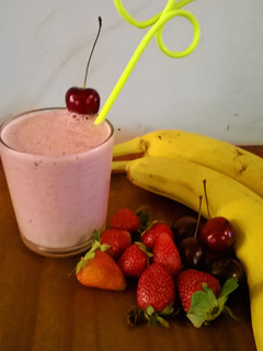 Una foto de Batido energetico light de frutas con chía, avena y lino