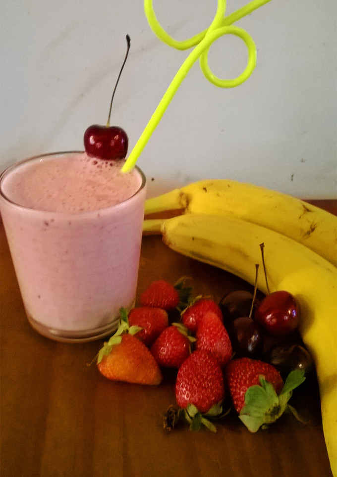 Una foto de Batido energetico light de frutas con chía, avena y lino