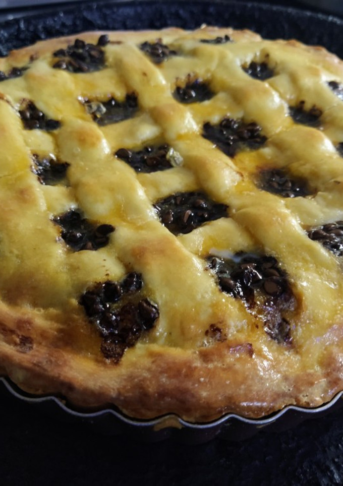 Una foto de Pasta frola de dulce de batata y chocolate sin manteca