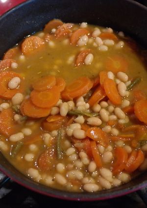 Une photo de Carottes et haricots blancs au cumin et coriandre