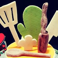 A picture of Sugar Paste Cake Toppers.
