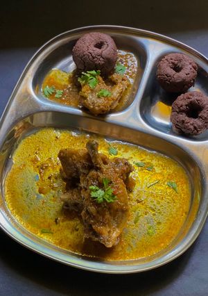 A picture of Koli (Chicken) Saaru (runny curry)- Karnataka style.