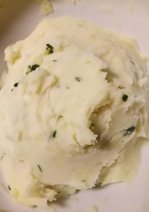 A picture of Roasted garlic and parsley mash.