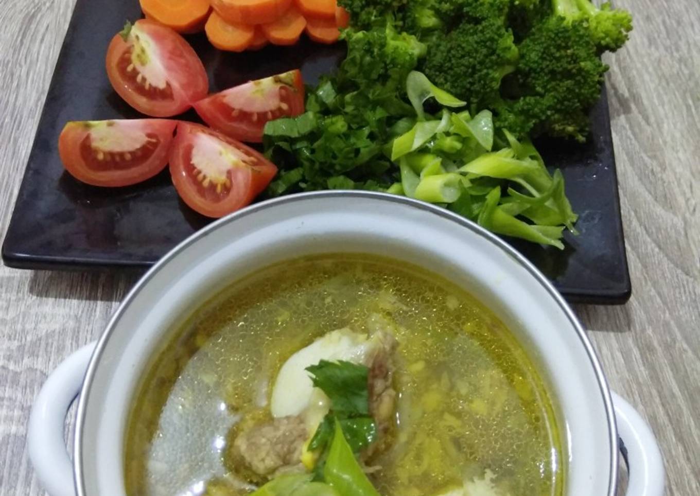 Sop Iga topping sayur