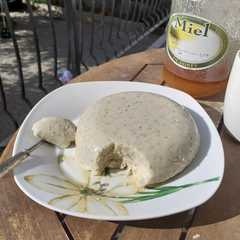 A picture of Porridge pudding très frais.