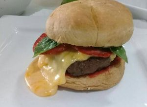 Una foto de Pizza burguesa