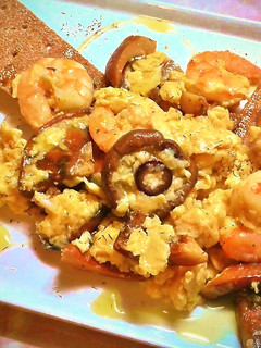 Una foto de Revuelto de Setas y Gambas