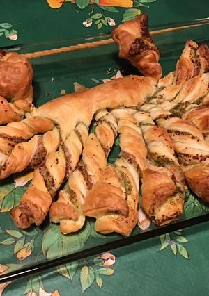Une photo de « Crabe » feuilleté au jambon blanc et pesto de fanes de radis