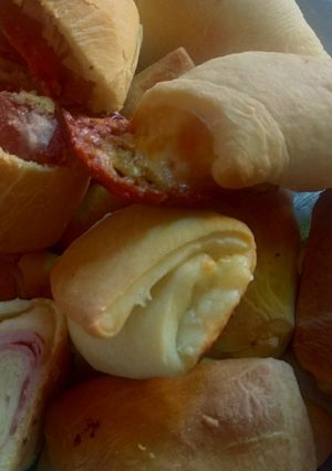 Una foto de Rollitos de jamón, queso y salame
