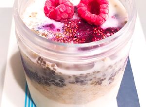 Una foto de Yogurt frutado con Chía y Avena