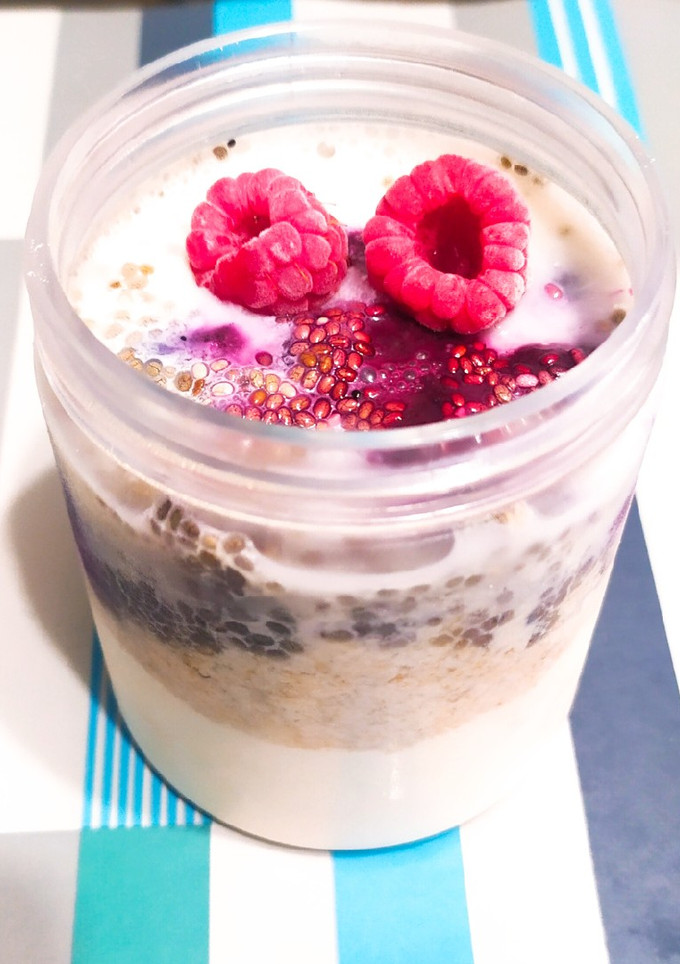 Una foto de Yogurt frutado con Chía y Avena