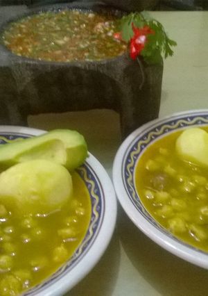 Una foto de Caldo de patas de res
