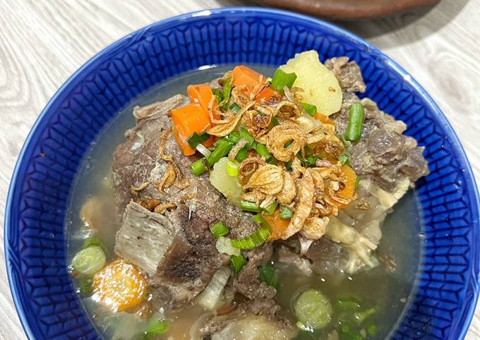 Cara membuat Sup iga sapi dengan sambal tomat segar Cara membuat Sup iga sapi dengan sambal tomat segar