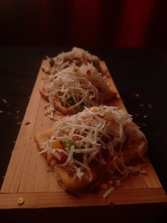 બિસ્કિટ પીઝા (Biscuit Pizza Recipe In Gujarati) રેસીપી મુખ્ય ફોટો