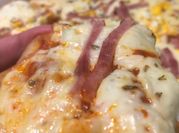 Una foto de masa para pizza con harina comun