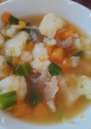 Hình của món Súp bí đỏ gân bò bông cải trắng.