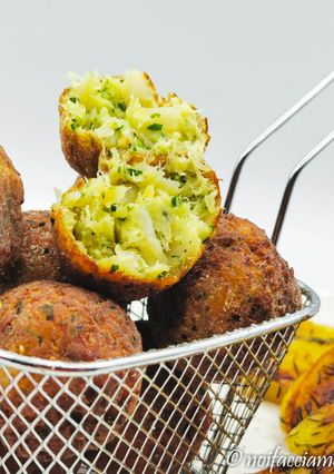 Foto di Polpette di Baccalà Gluten Free con Patate Arrosto