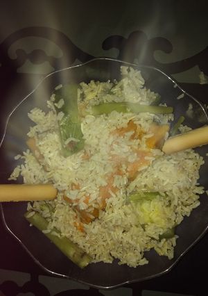 Una foto de Guiso vegano de arroz y verduras 🎆🎉😉