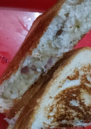 A picture of Aloo toast.